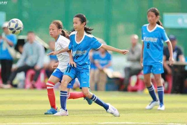 罗德里戈绯闻女友晒沙滩健美照 川字腹肌配小麦色