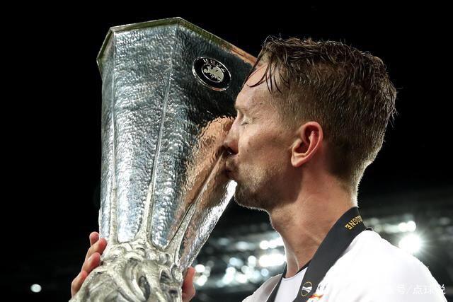 詹姆斯63+21沃特斯40分周琦25分 天津大胜广东